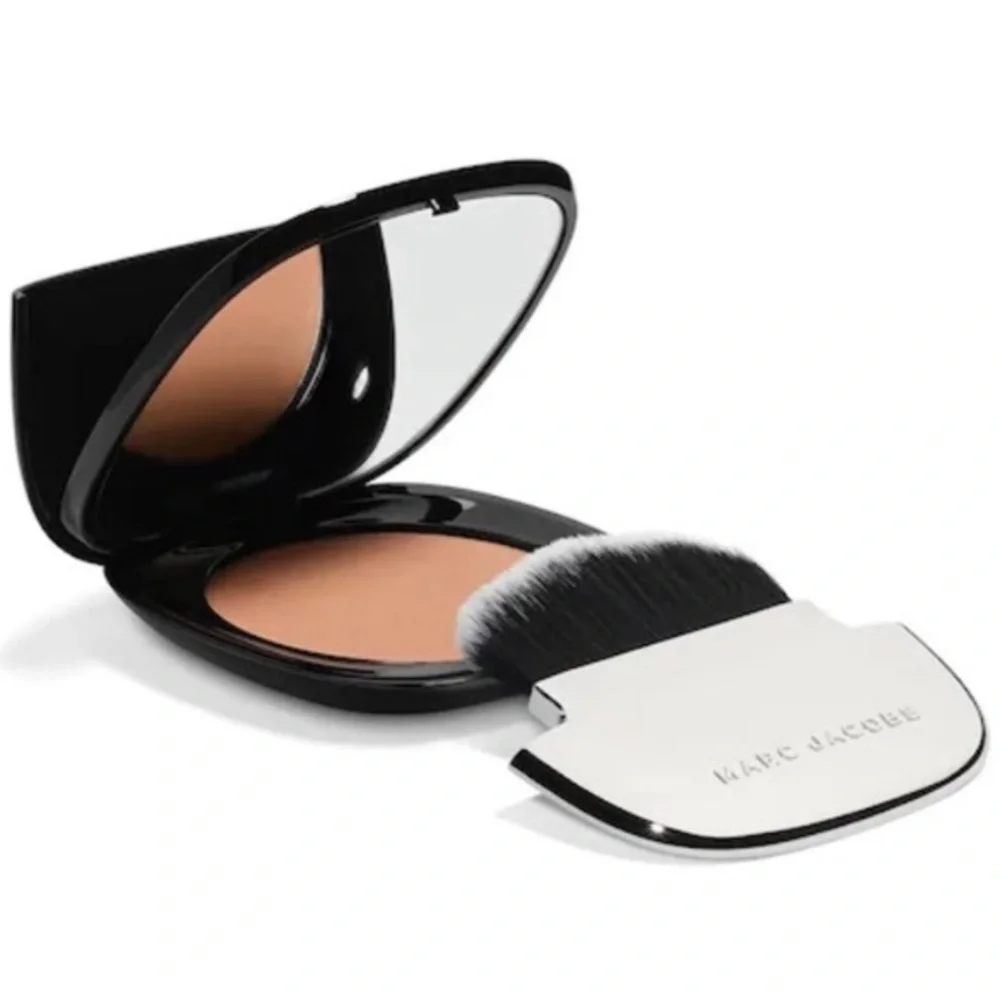 Marc Jacobs Accomplice Powder with Brush Starlet